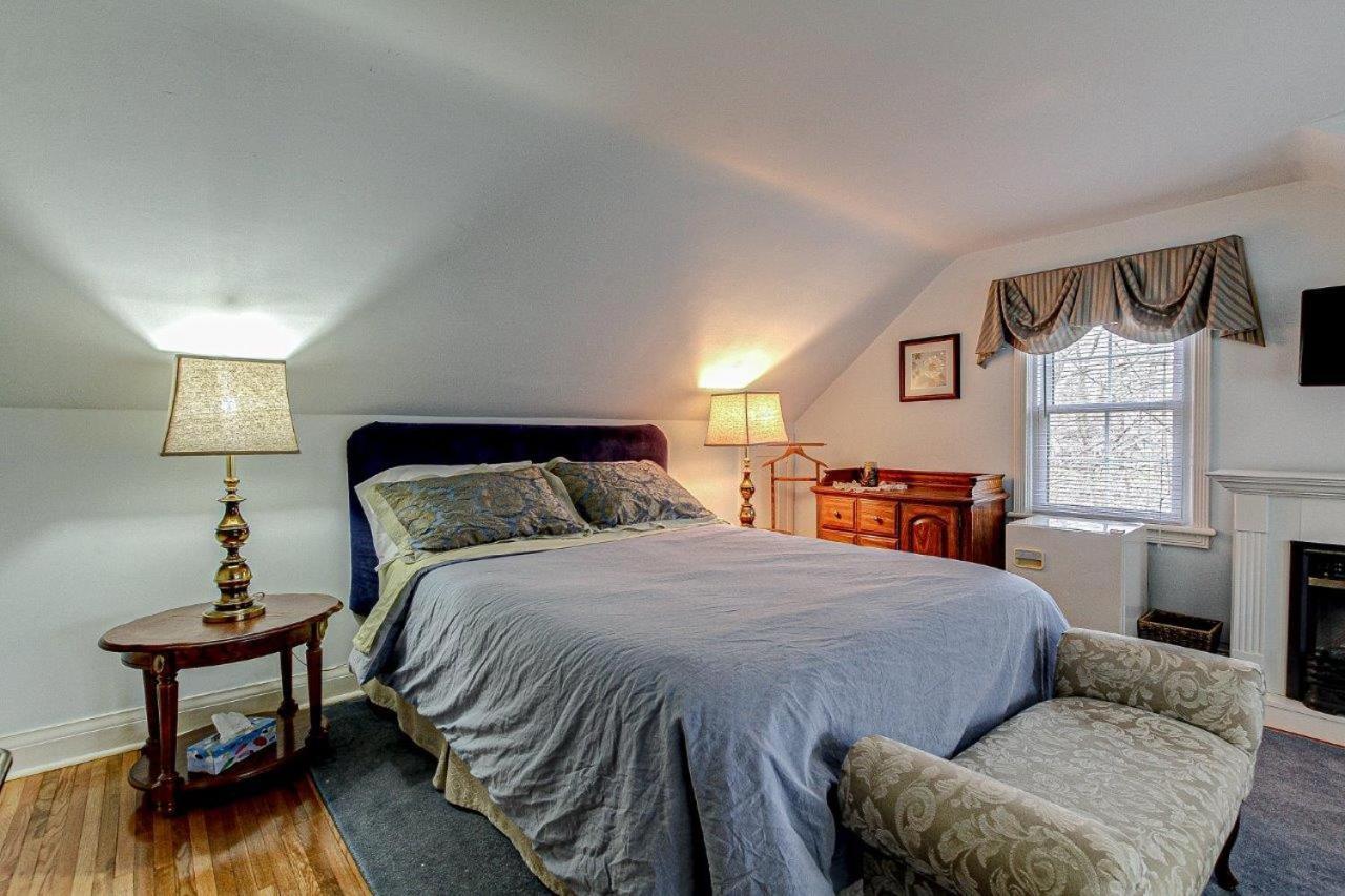 Dover House Bed & Breakfast